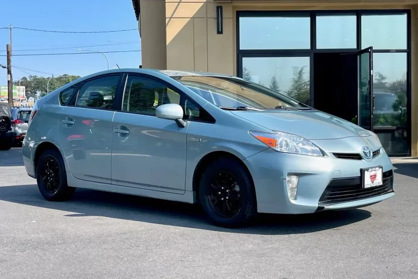 2014 Toyota Prius Four photo 1