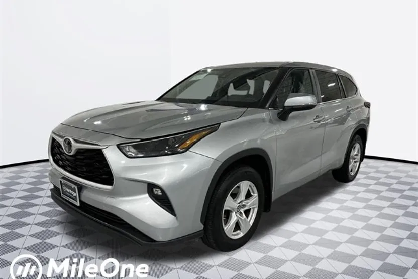 2024 Toyota Highlander LE Sport photo 1