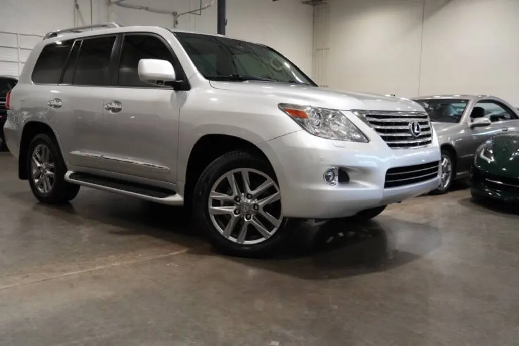 2011 Lexus LX 570 photo 1