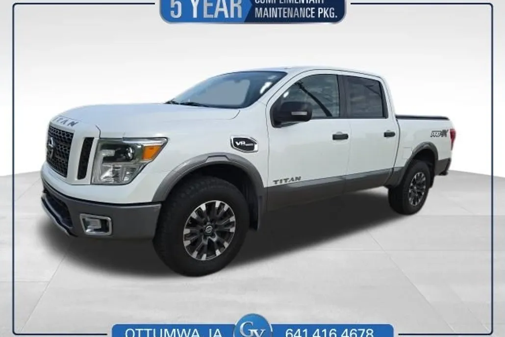 2017 Nissan Titan PRO-4X photo 1