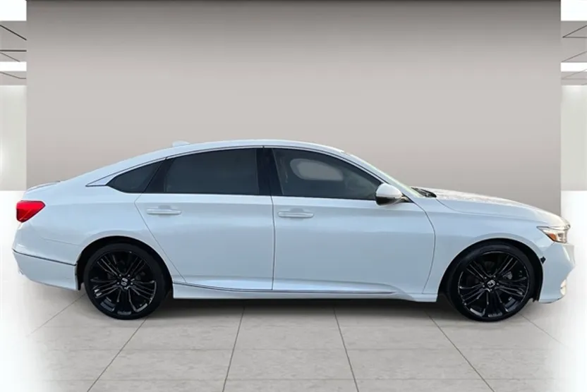 2018 Honda Accord Touring 2.0T photo 1