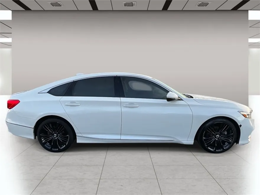 2018 Honda Accord Touring 2.0T photo 1