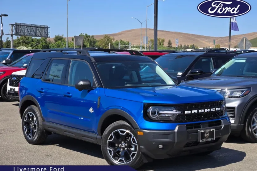 2025 Ford Bronco Sport Outer Banks photo 1