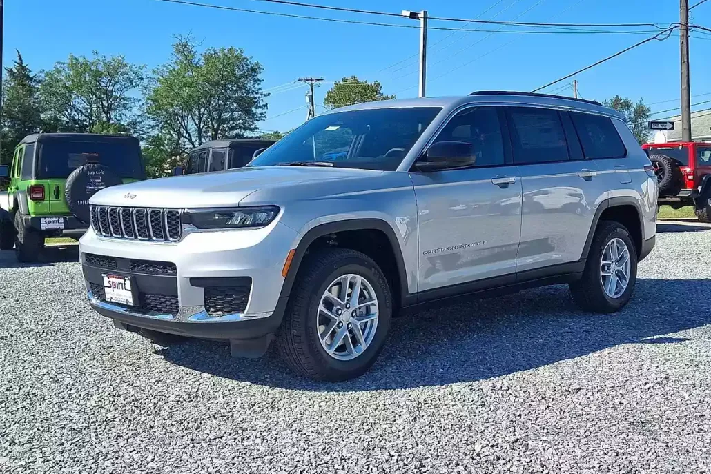 2025 Jeep Grand Cherokee Laredo photo 1