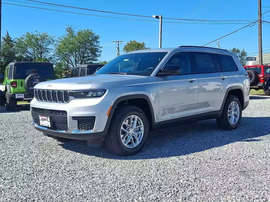 2025 Jeep Grand Cherokee Laredo photo 1
