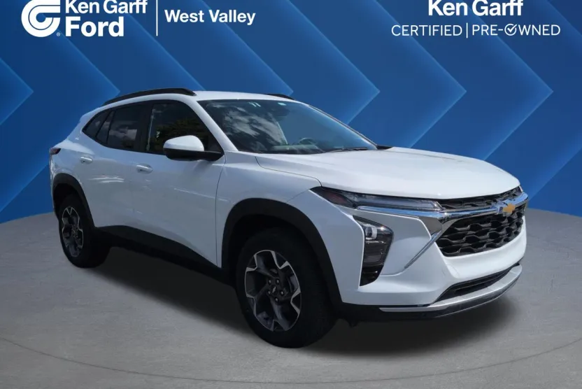 2024 Chevrolet Trax LT photo 1