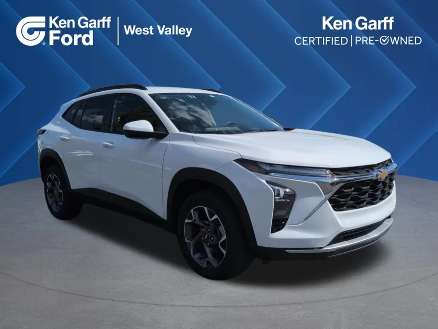 2024 Chevrolet Trax LT photo 1