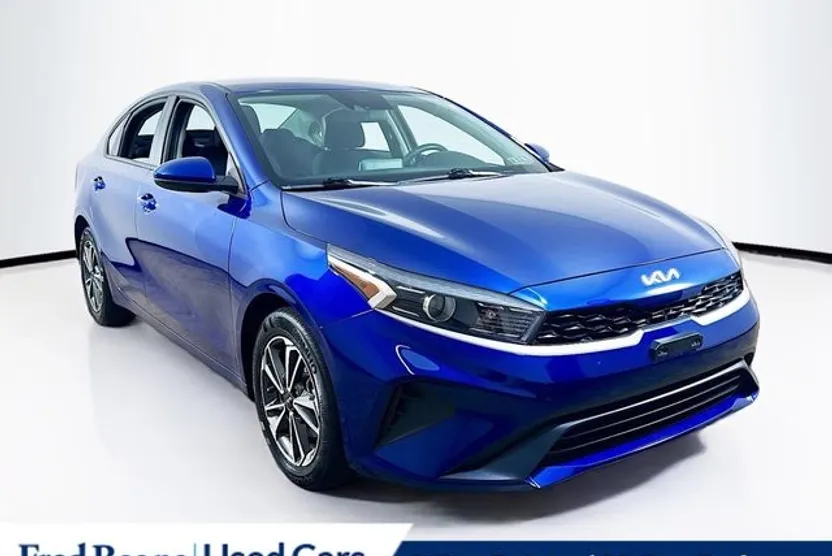 2023 Kia Forte LXS photo 1