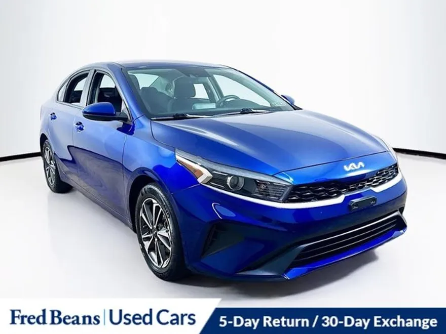 2023 Kia Forte LXS photo 1