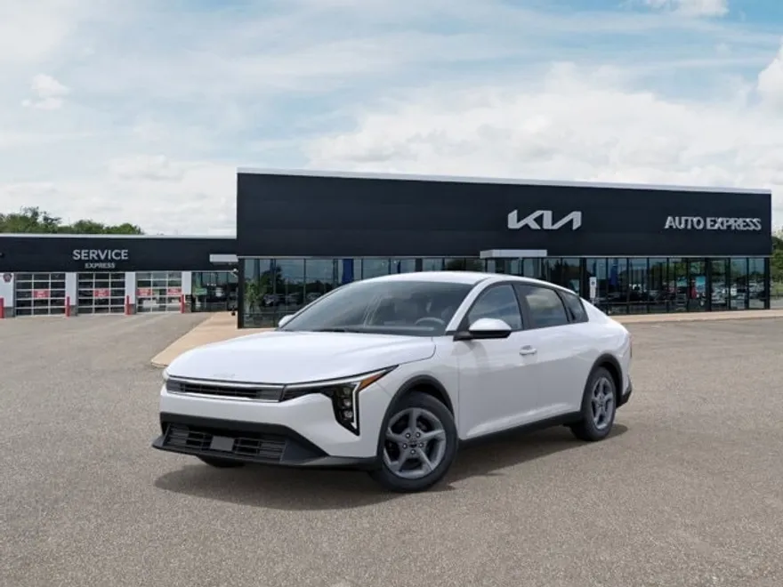 2025 Kia K4 LXS photo 1