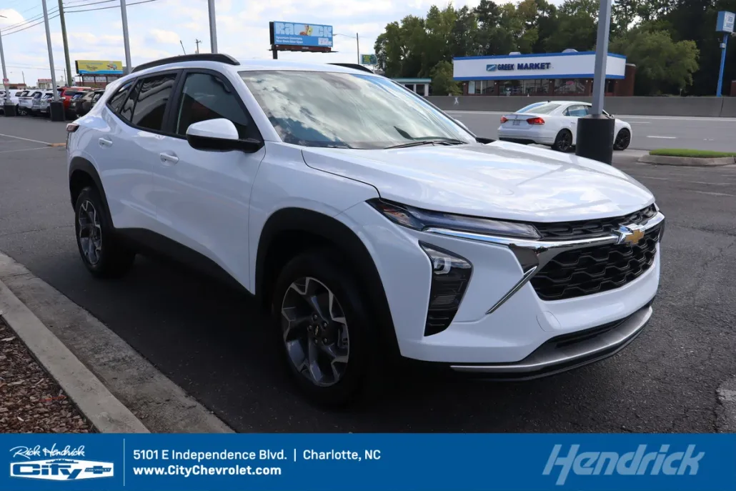 2025 Chevrolet Trax LT photo 1