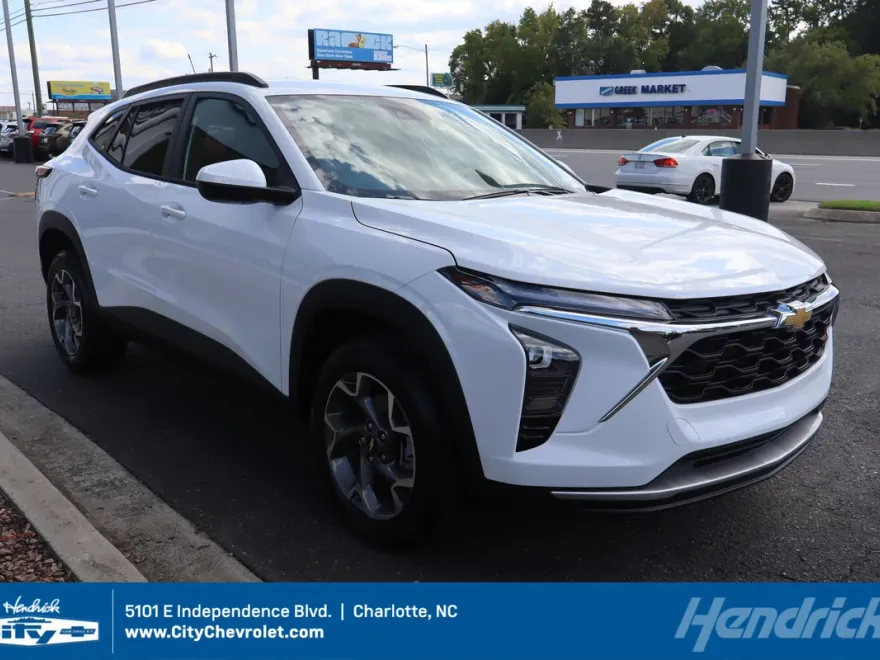 2025 Chevrolet Trax LT photo 1