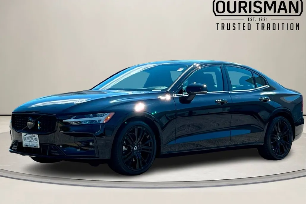 2023 Volvo S60 B5 Plus Black Edition photo 1