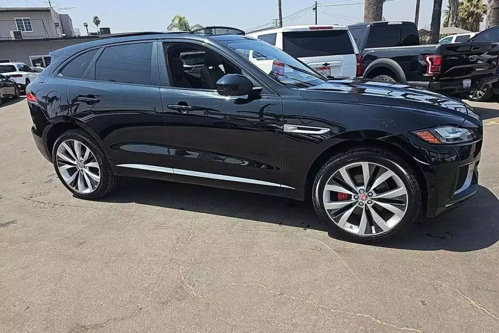 2017 Jaguar F-PACE S Premium photo 1