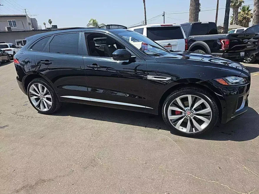 2017 Jaguar F-PACE S Premium photo 1