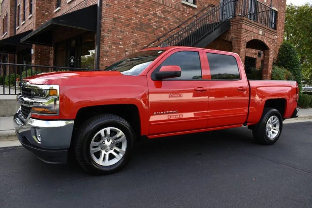 2018 Chevrolet Silverado 1500 LT photo 1