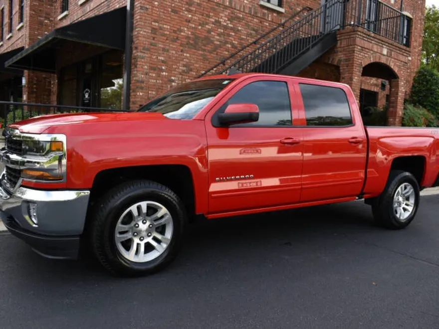 2018 Chevrolet Silverado 1500 LT photo 1