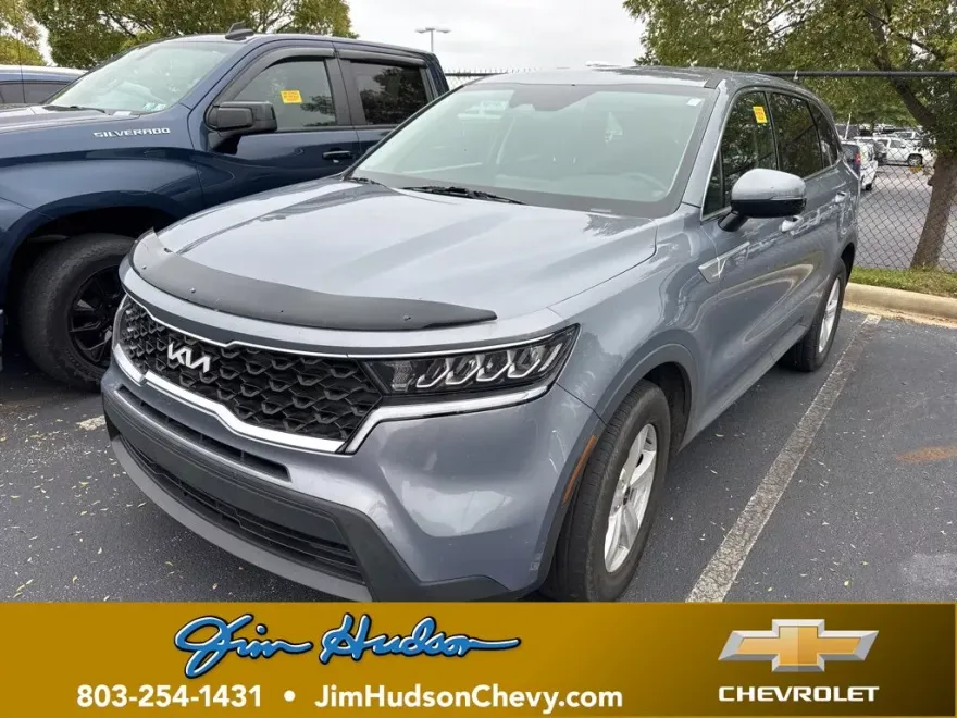 2022 Kia Sorento LX photo 1