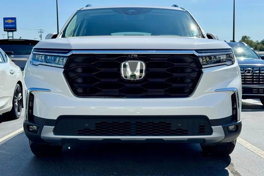 2023 Honda Pilot Elite photo 1