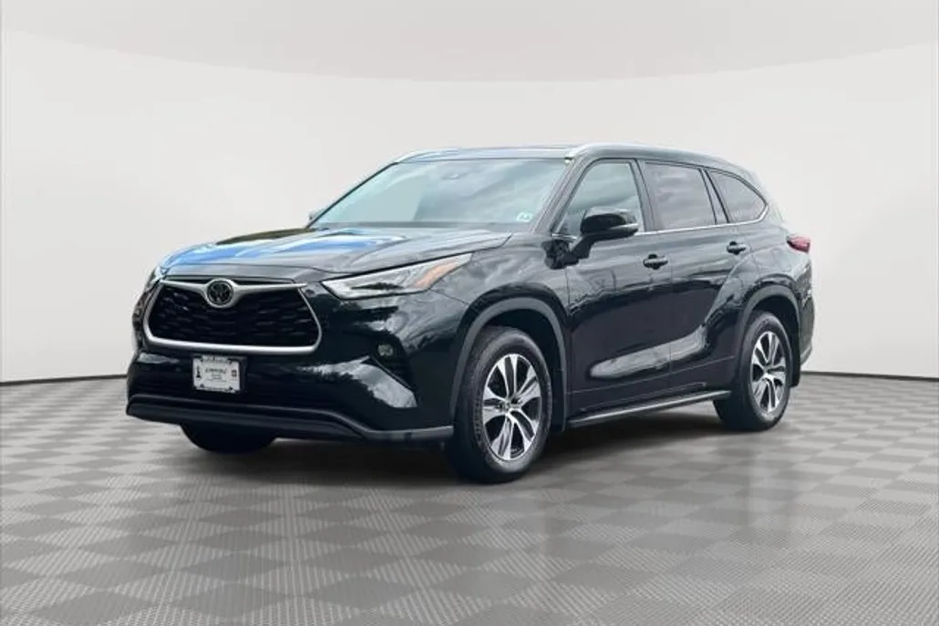 2023 Toyota Highlander XLE photo 1
