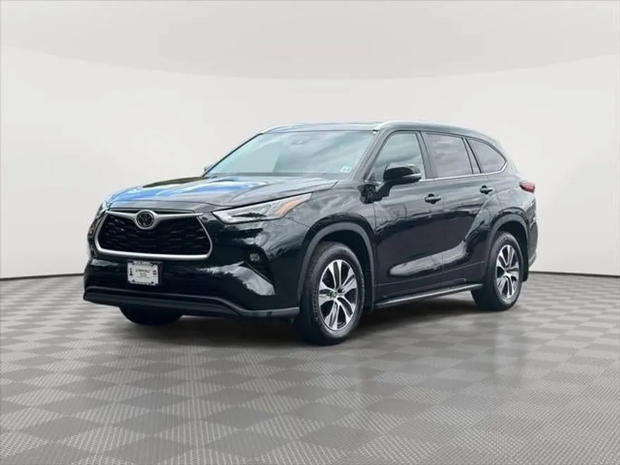 2023 Toyota Highlander XLE photo 1