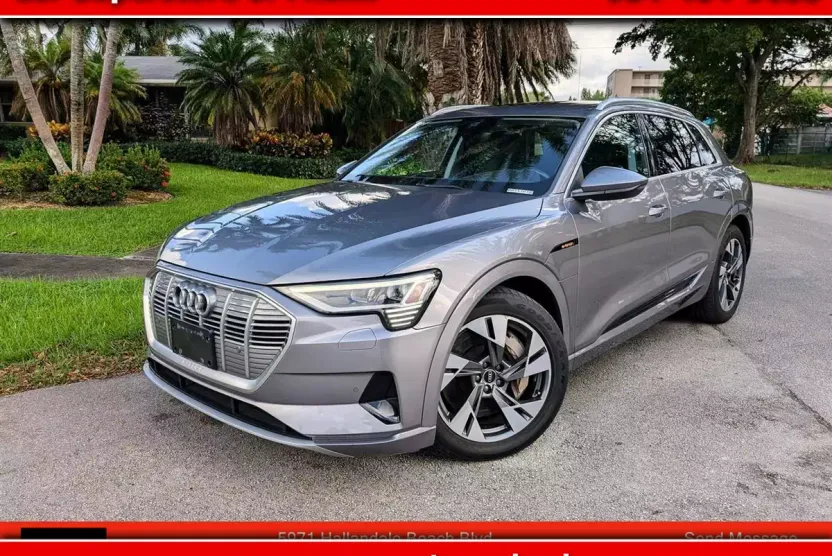 2021 Audi e-tron Premium photo 1