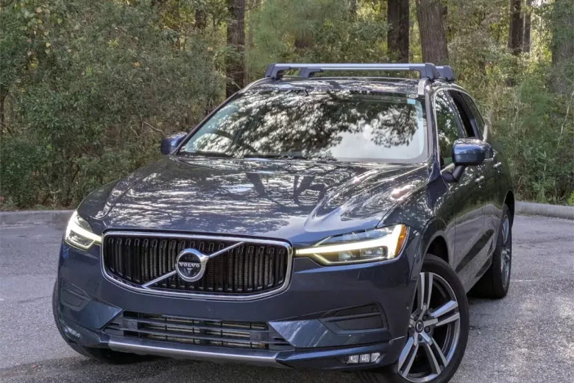 2019 Volvo XC60 Momentum photo 1