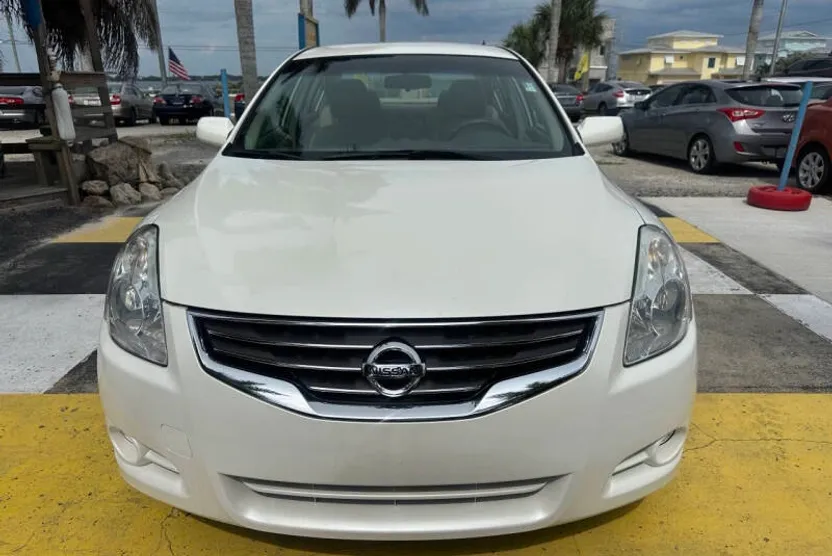 2011 Nissan Altima 2.5 S photo 1