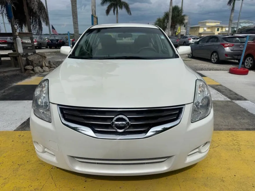 2011 Nissan Altima 2.5 S photo 1