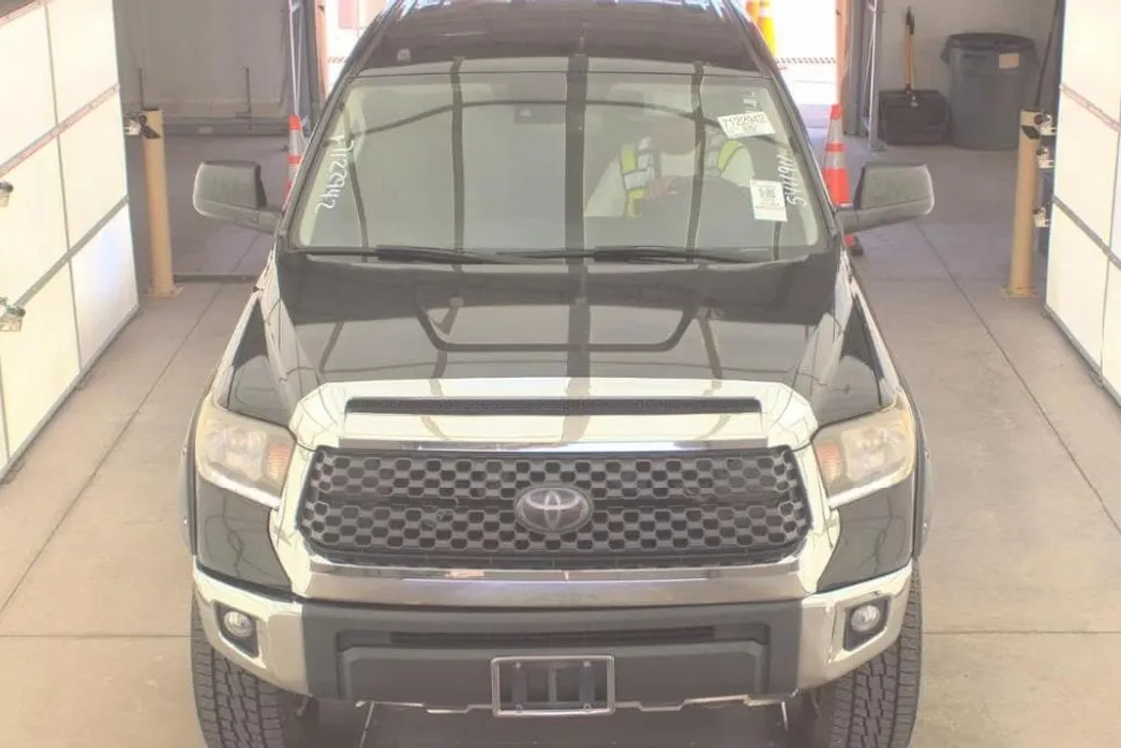 2018 Toyota Tundra SR5 CrewMax photo 1
