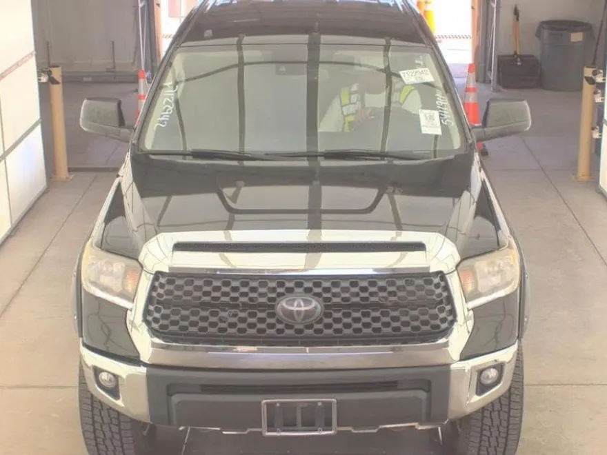 2018 Toyota Tundra SR5 CrewMax photo 1