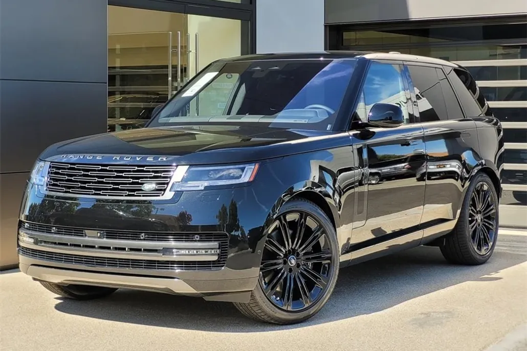 2023 Land Rover Range Rover SE photo 1