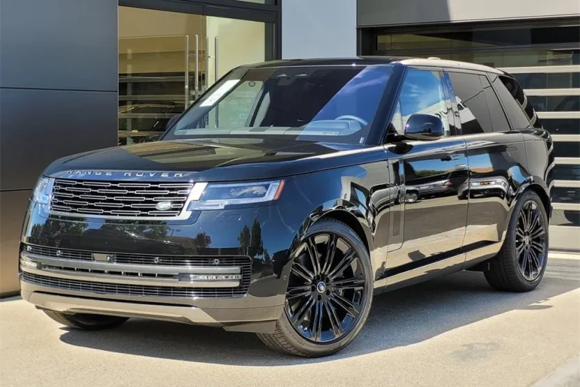 2023 Land Rover Range Rover SE photo 1