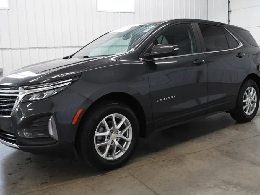 2022 Chevrolet Equinox LT photo 1