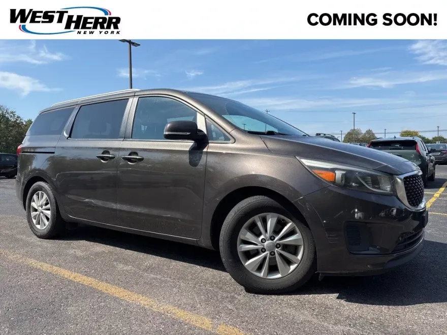 2017 Kia Sedona LX photo 1
