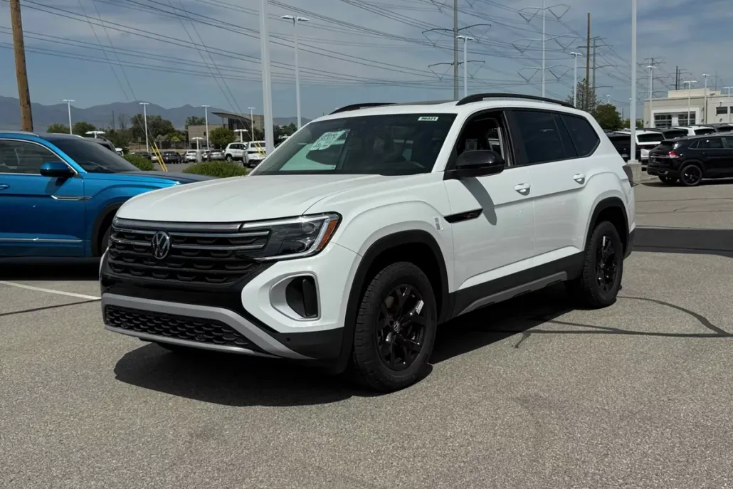 2025 Volkswagen Atlas Peak Edition SE photo 1