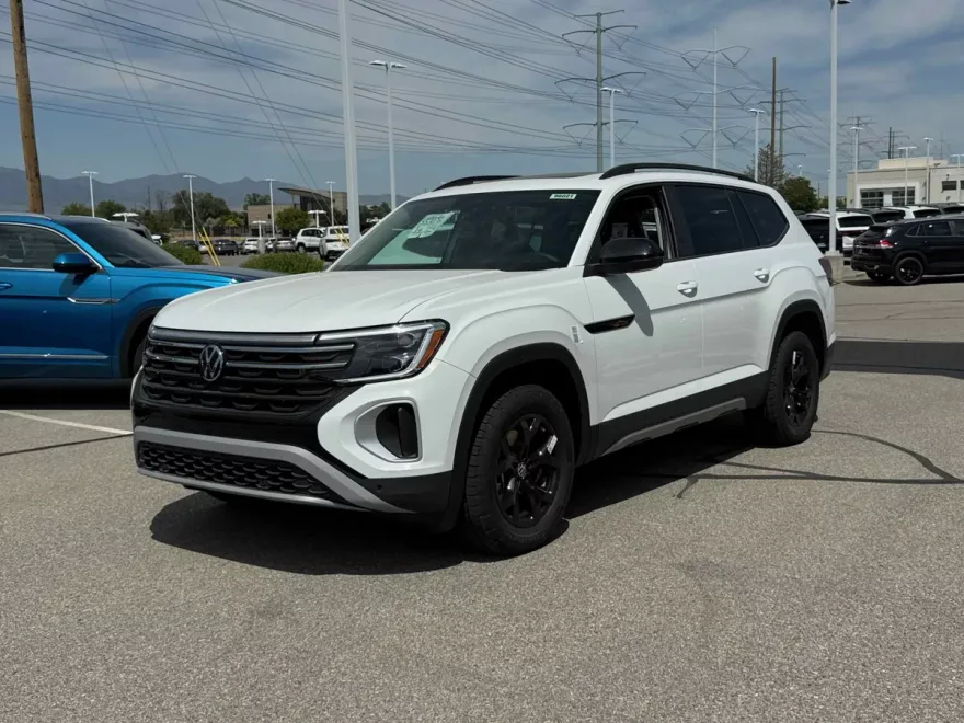 2025 Volkswagen Atlas Peak Edition SE photo 1
