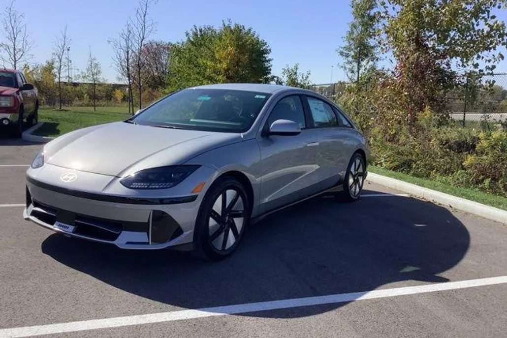 2025 Hyundai Ioniq 6 SE photo 1