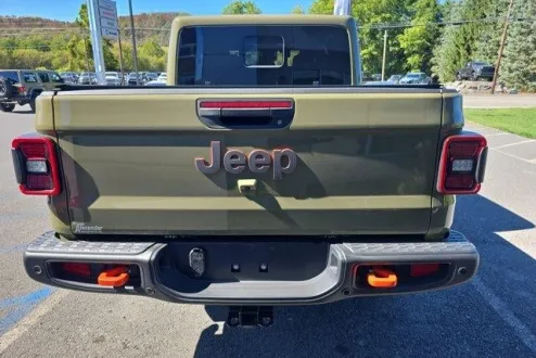 2025 Jeep Gladiator Mojave photo 3