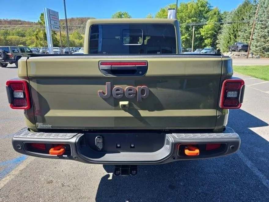 2025 Jeep Gladiator Mojave photo 3