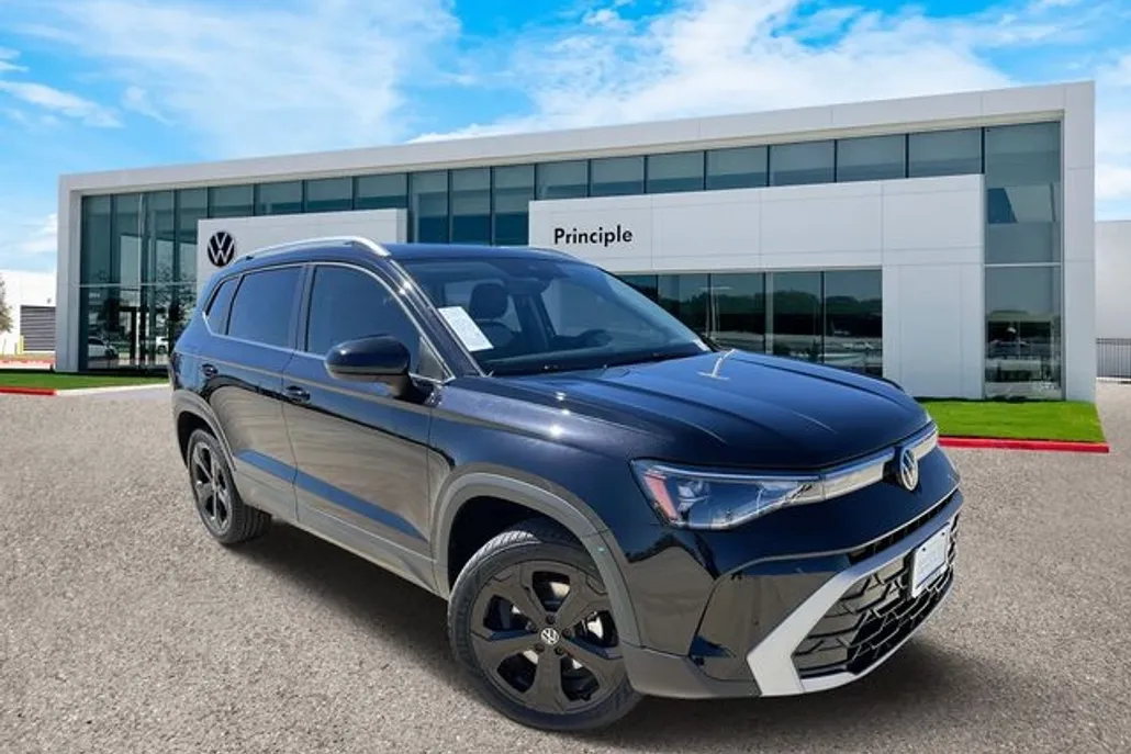 2025 Volkswagen Taos SE photo 1