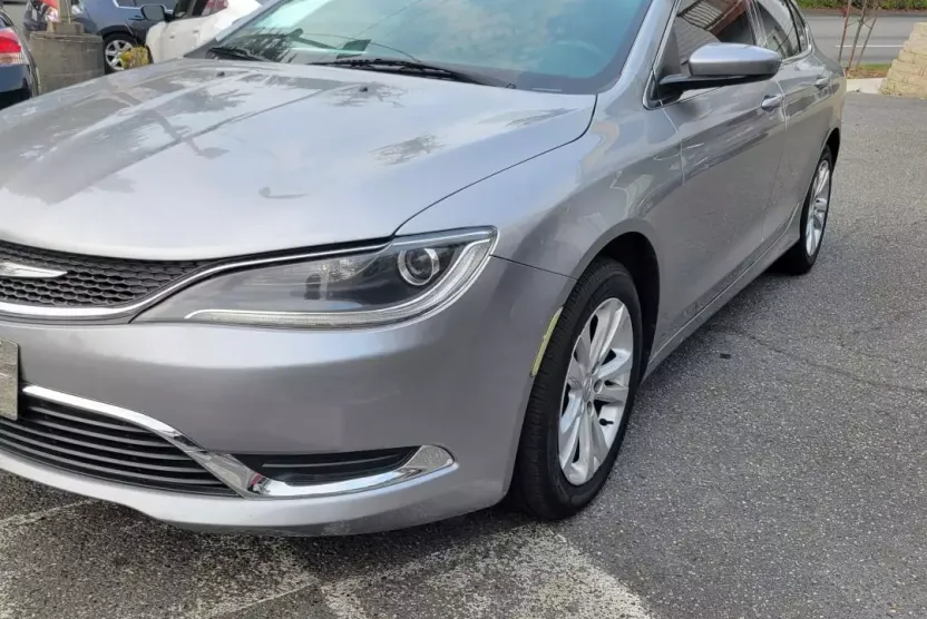 2015 Chrysler 200 Limited photo 1