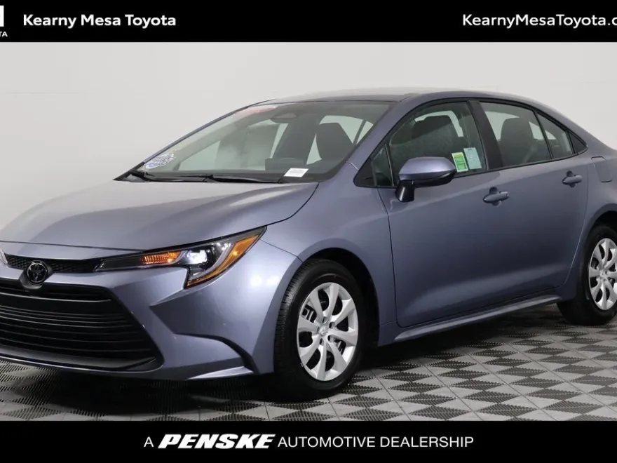 2025 Toyota Corolla LE photo 1