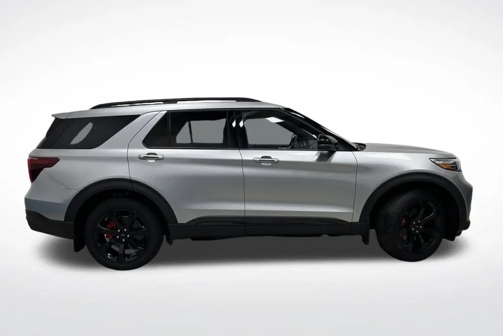 2024 Ford Explorer ST photo 1