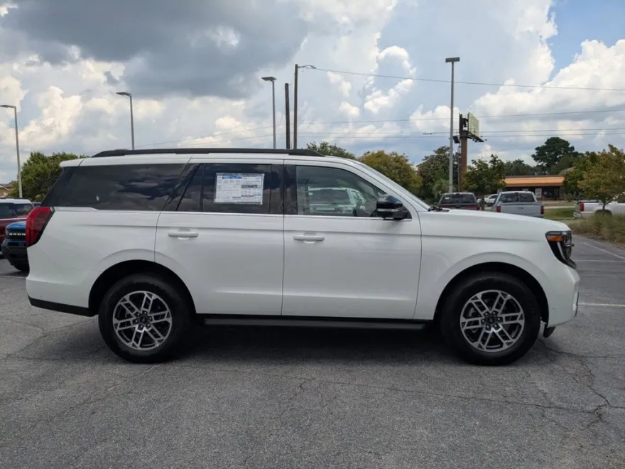 2025 Ford Expedition photo 1