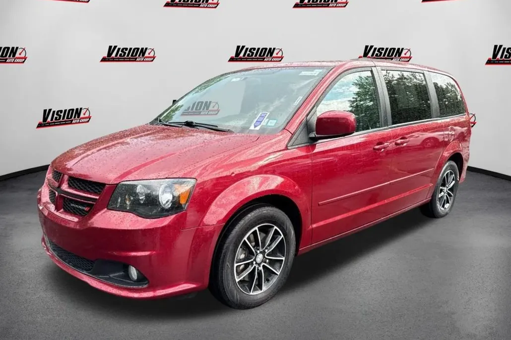 2015 Dodge Grand Caravan R/T photo 1