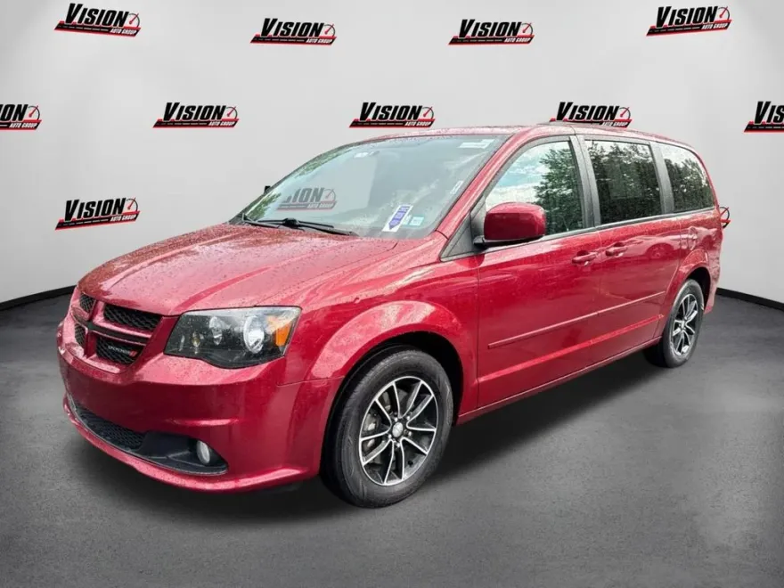 2015 Dodge Grand Caravan R/T photo 1