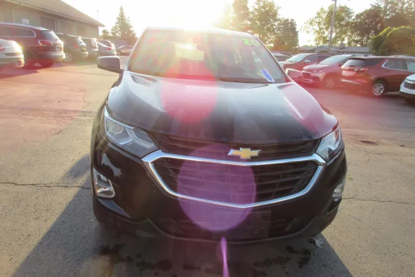 2020 Chevrolet Equinox LT photo 1