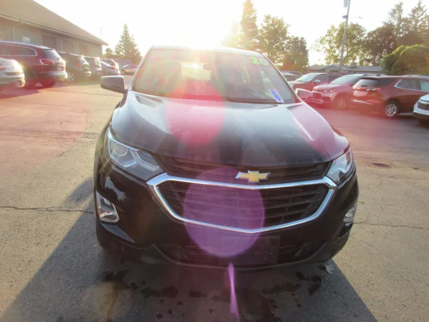 2020 Chevrolet Equinox LT photo 1