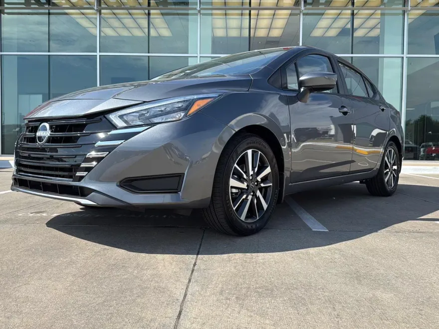 2025 Nissan Versa SV photo 1